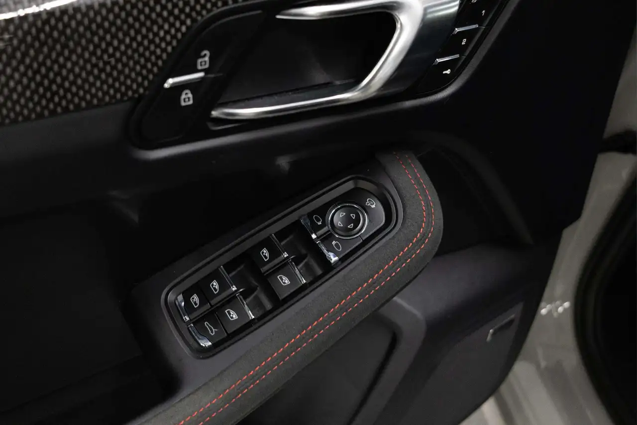 Porsche Macan - Image 18