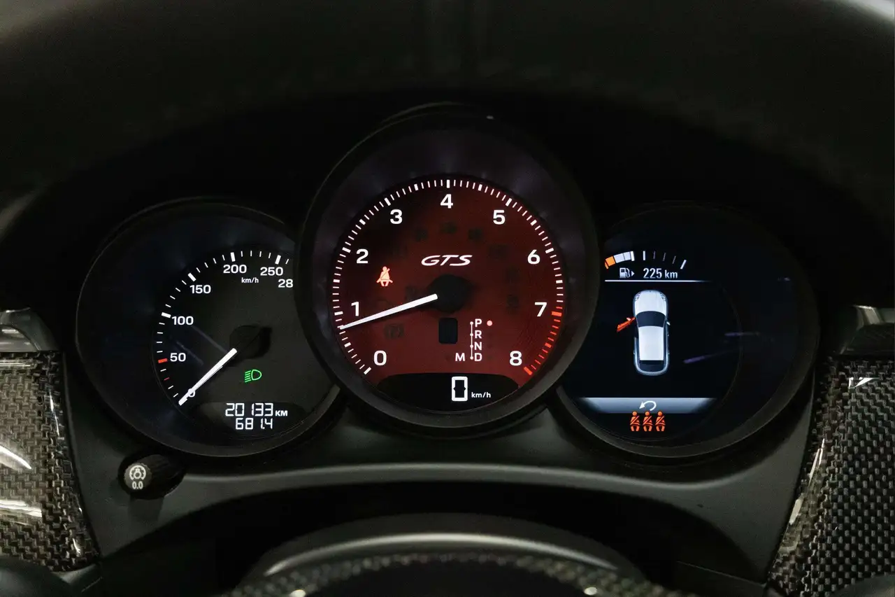 Porsche Macan - Image 11