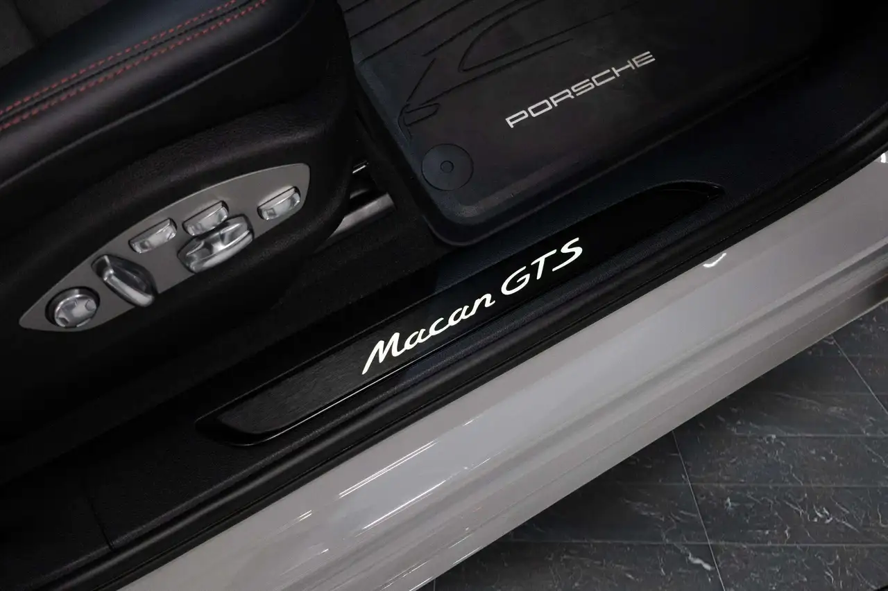 Porsche Macan - Image 25