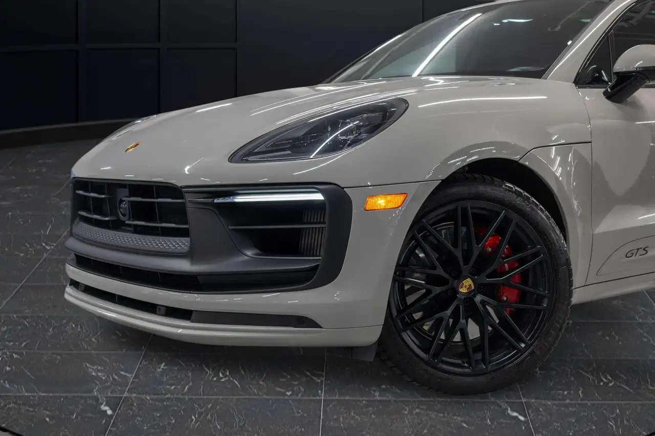 Porsche Macan - Image 24