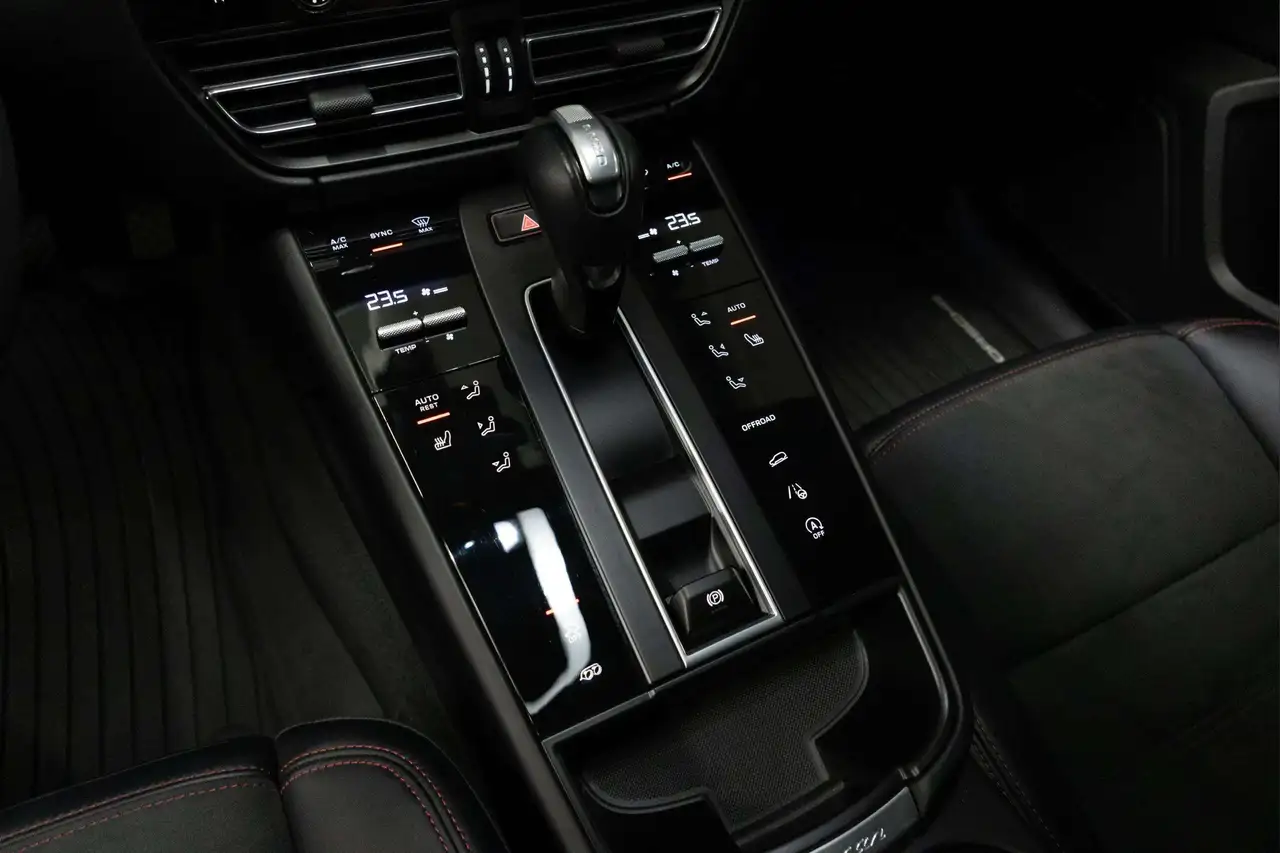 Porsche Macan - Image 13