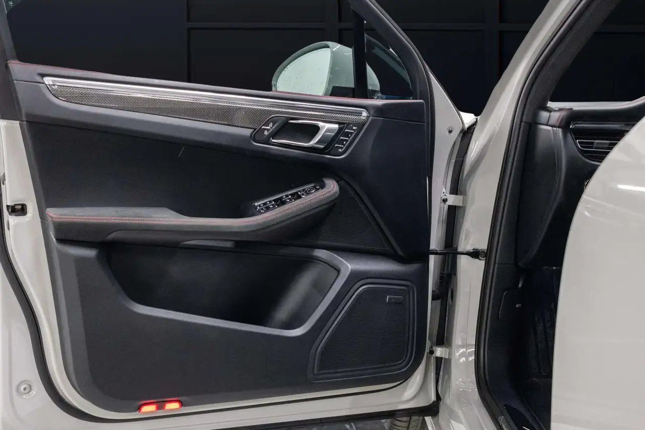 Porsche Macan - Image 17
