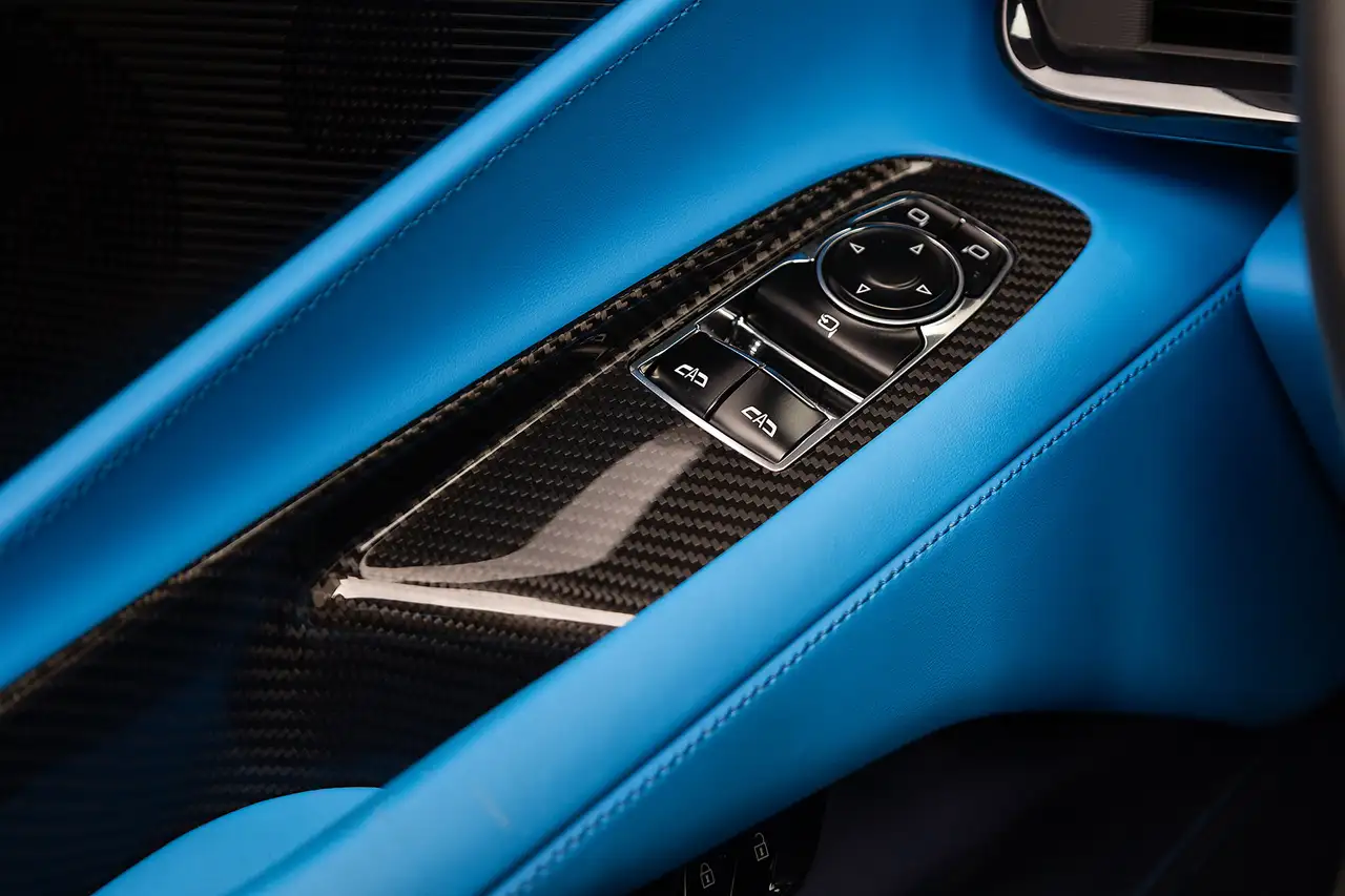 Chevrolet Corvette - Image 22
