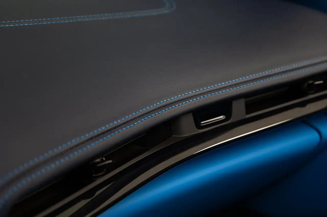 Chevrolet Corvette - Image 24