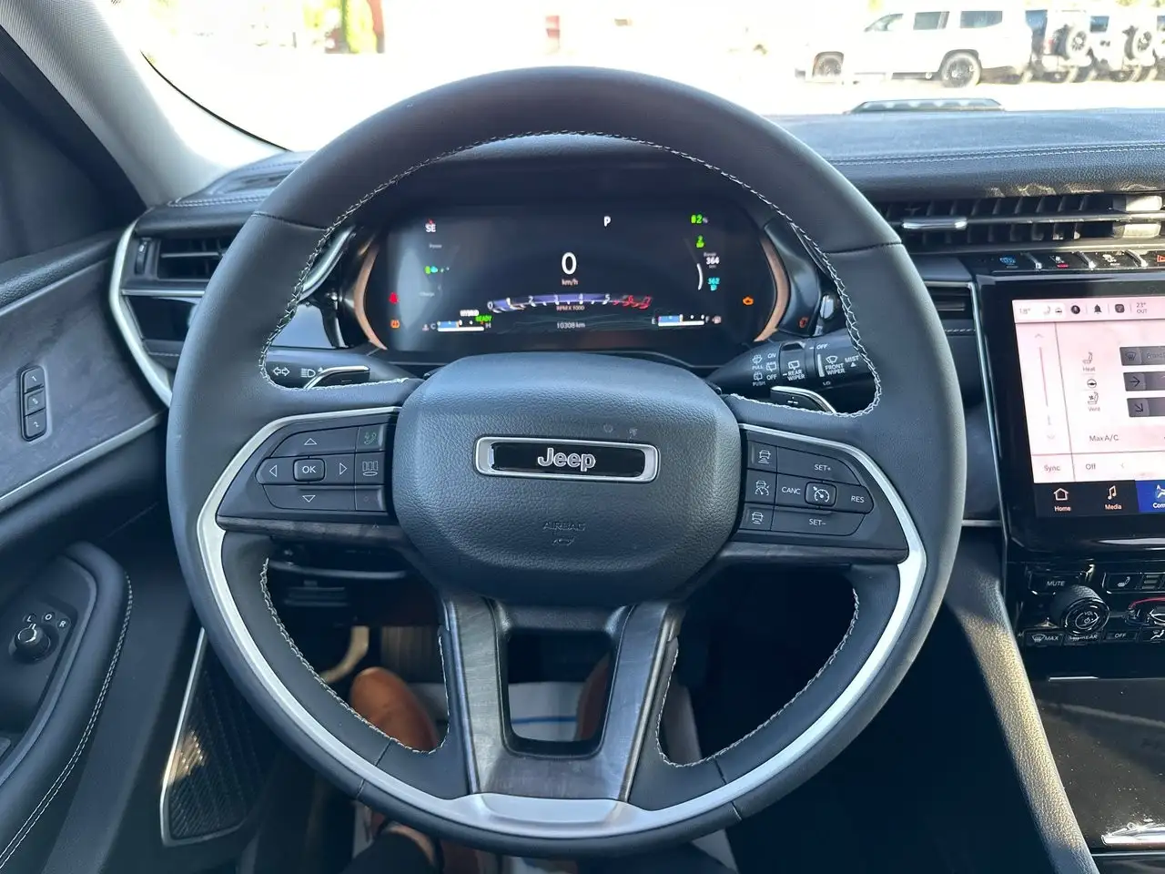 Jeep Grand Cherokee - Image 31