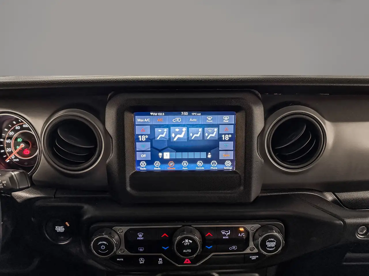 Jeep Wrangler - Image 21