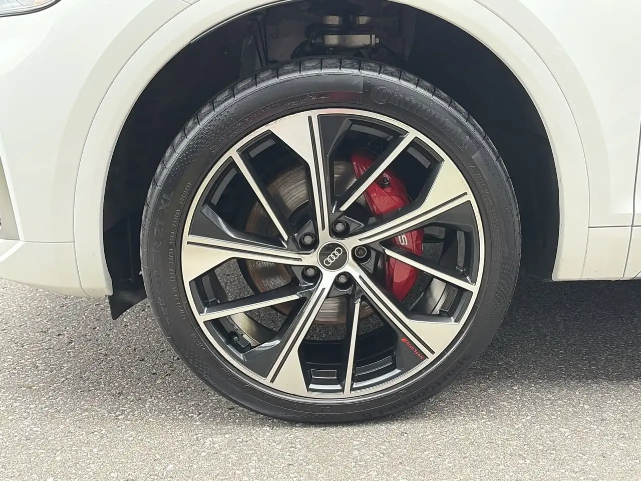 Audi SQ5 - Image 18