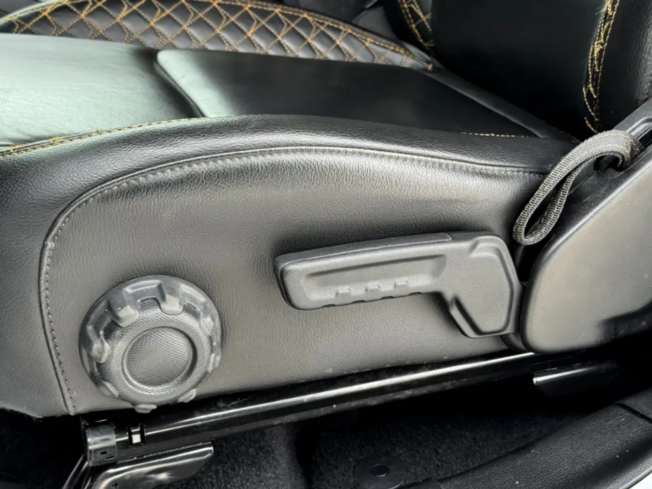 Jeep Wrangler - Image 18