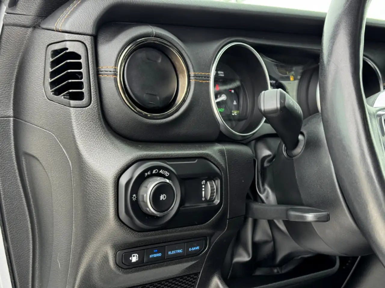 Jeep Wrangler - Image 13