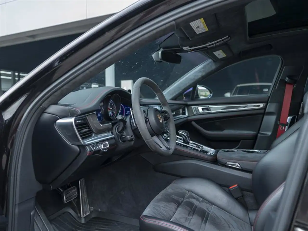 Porsche Panamera - Image 18