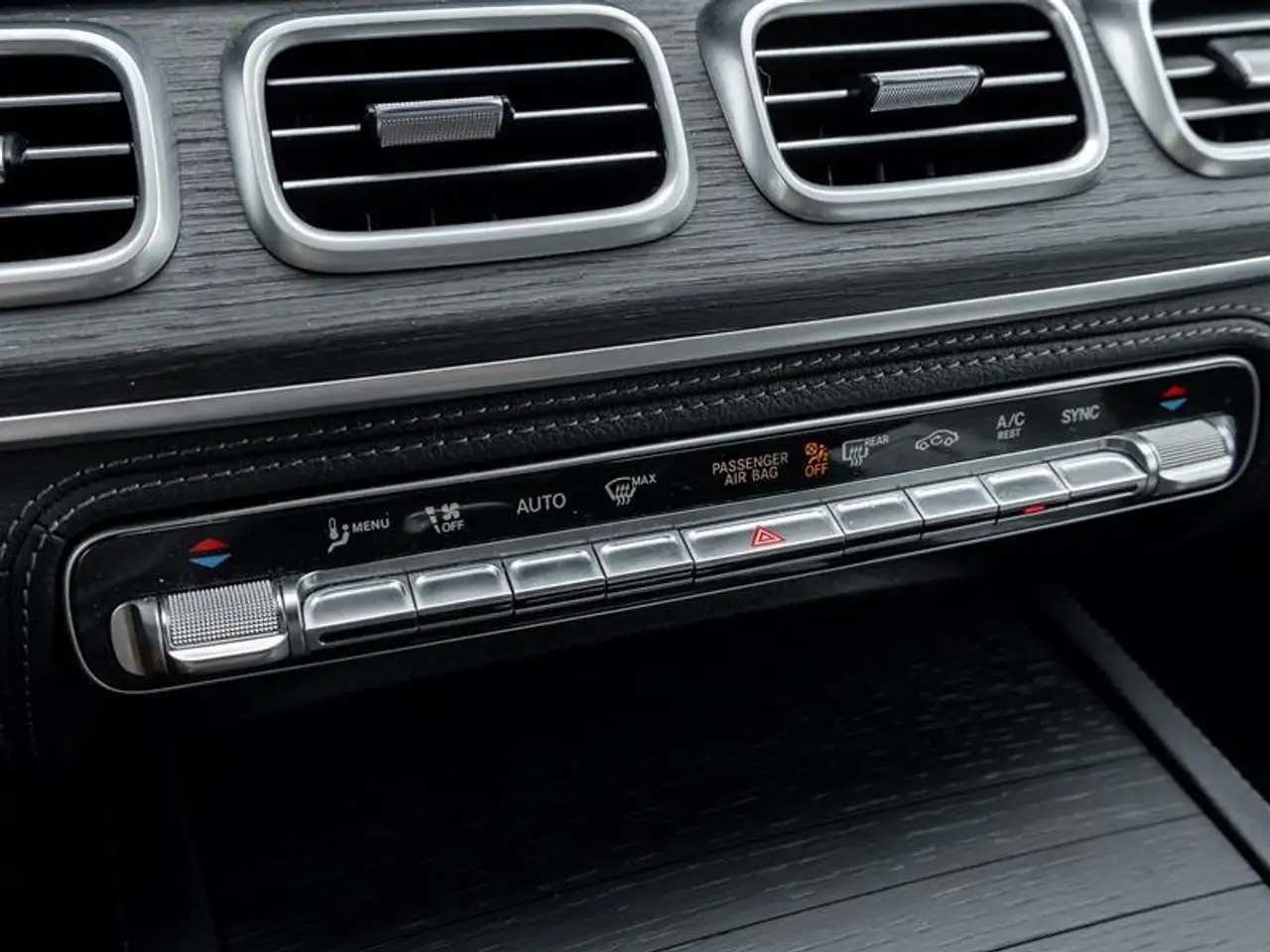 Mercedes-Benz GLE - Image 24