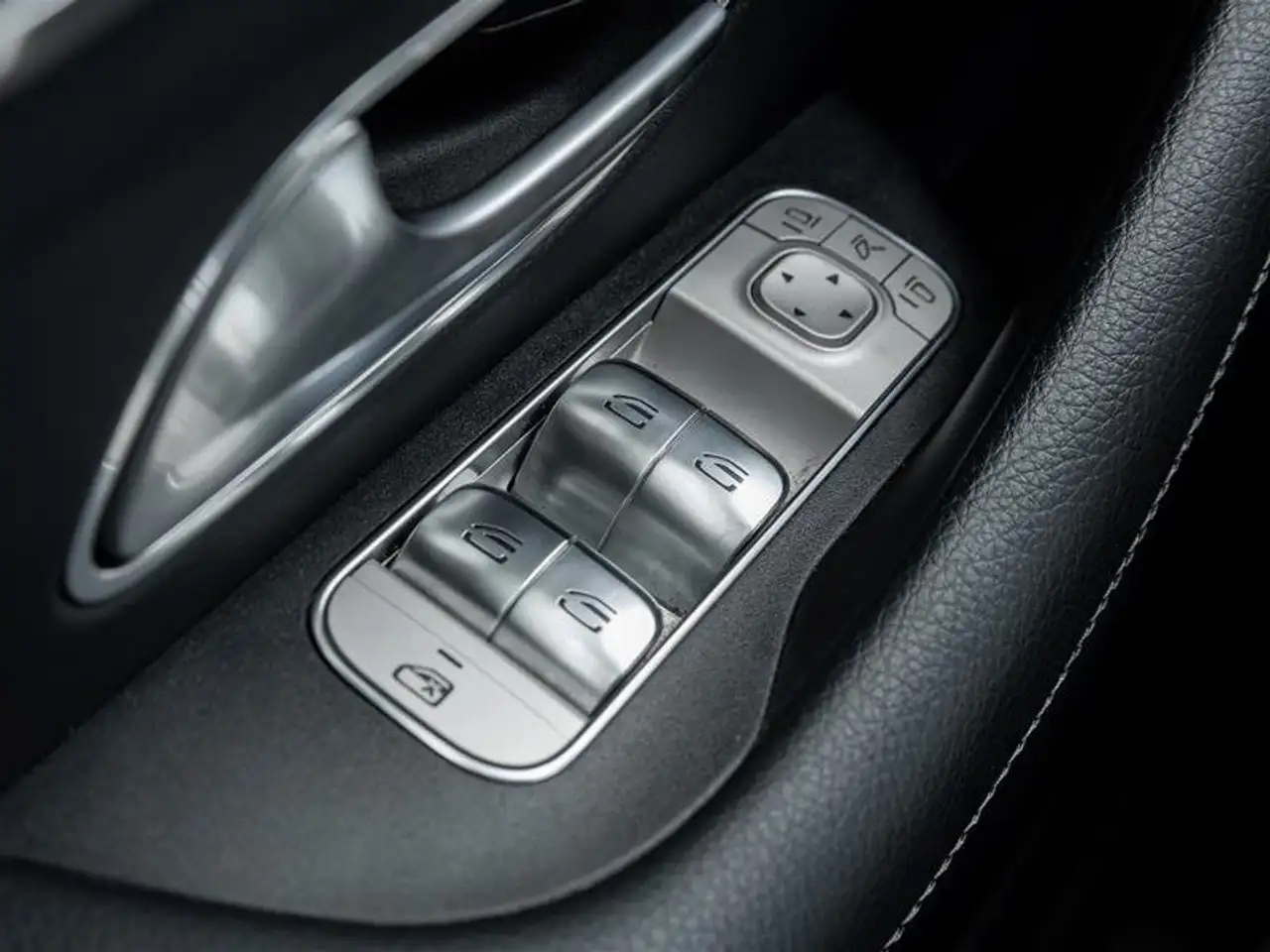 Mercedes-Benz GLE - Image 17