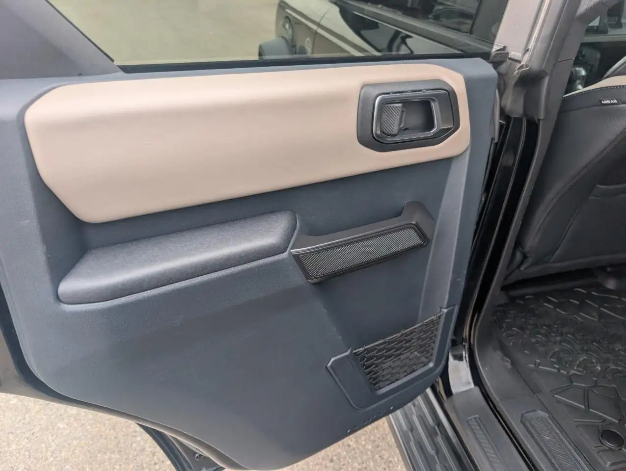 Ford Bronco - Image 18