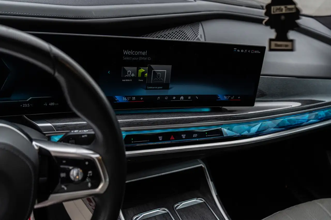 BMW i7 - Image 10