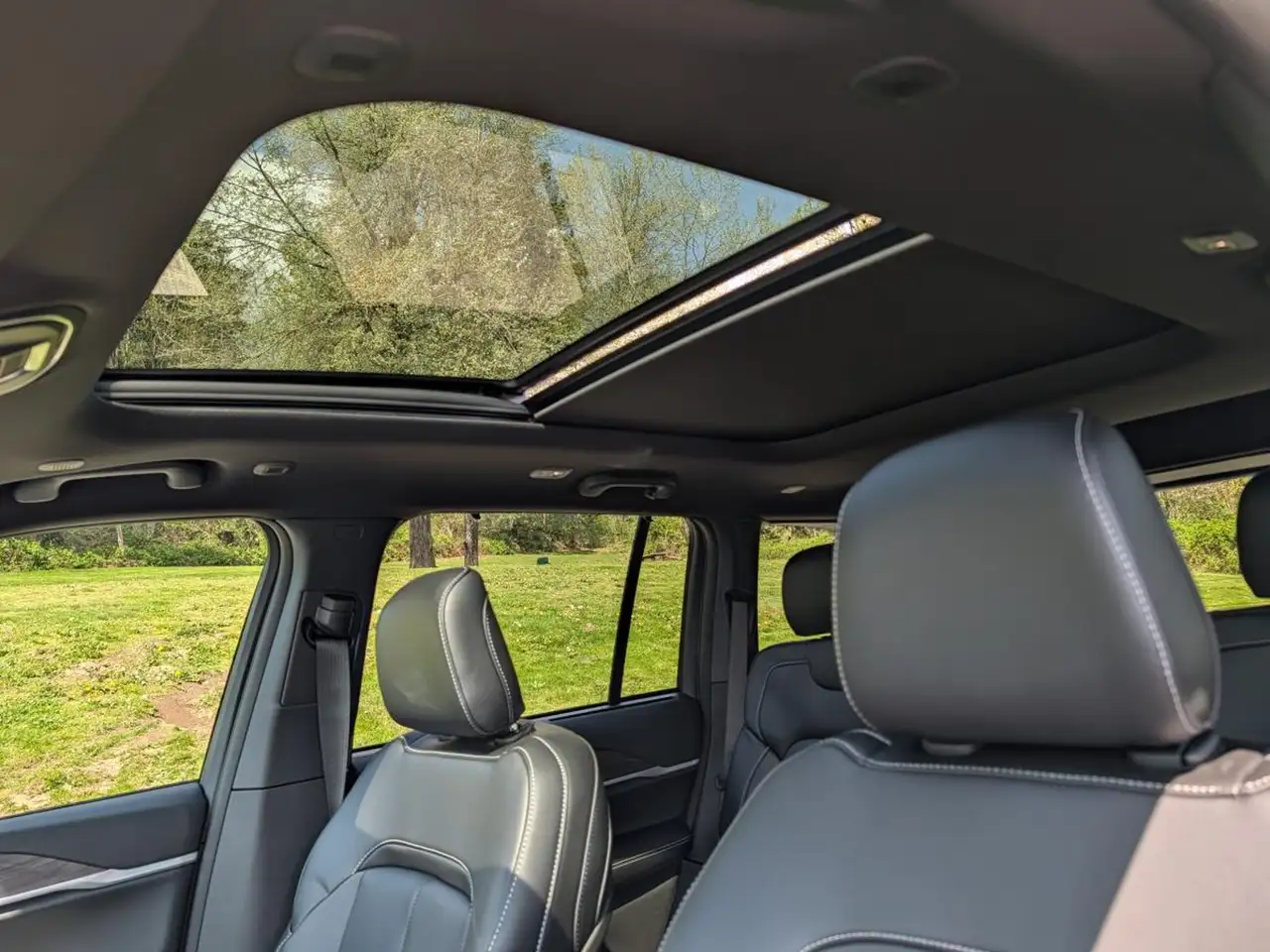 Jeep Grand Cherokee - Image 12