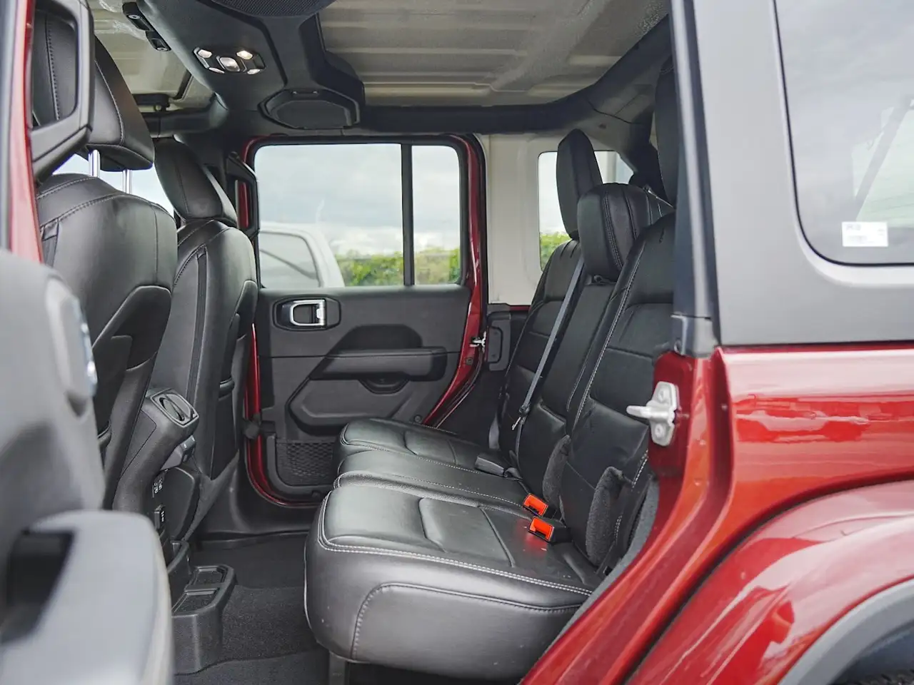 Jeep Wrangler - Image 15
