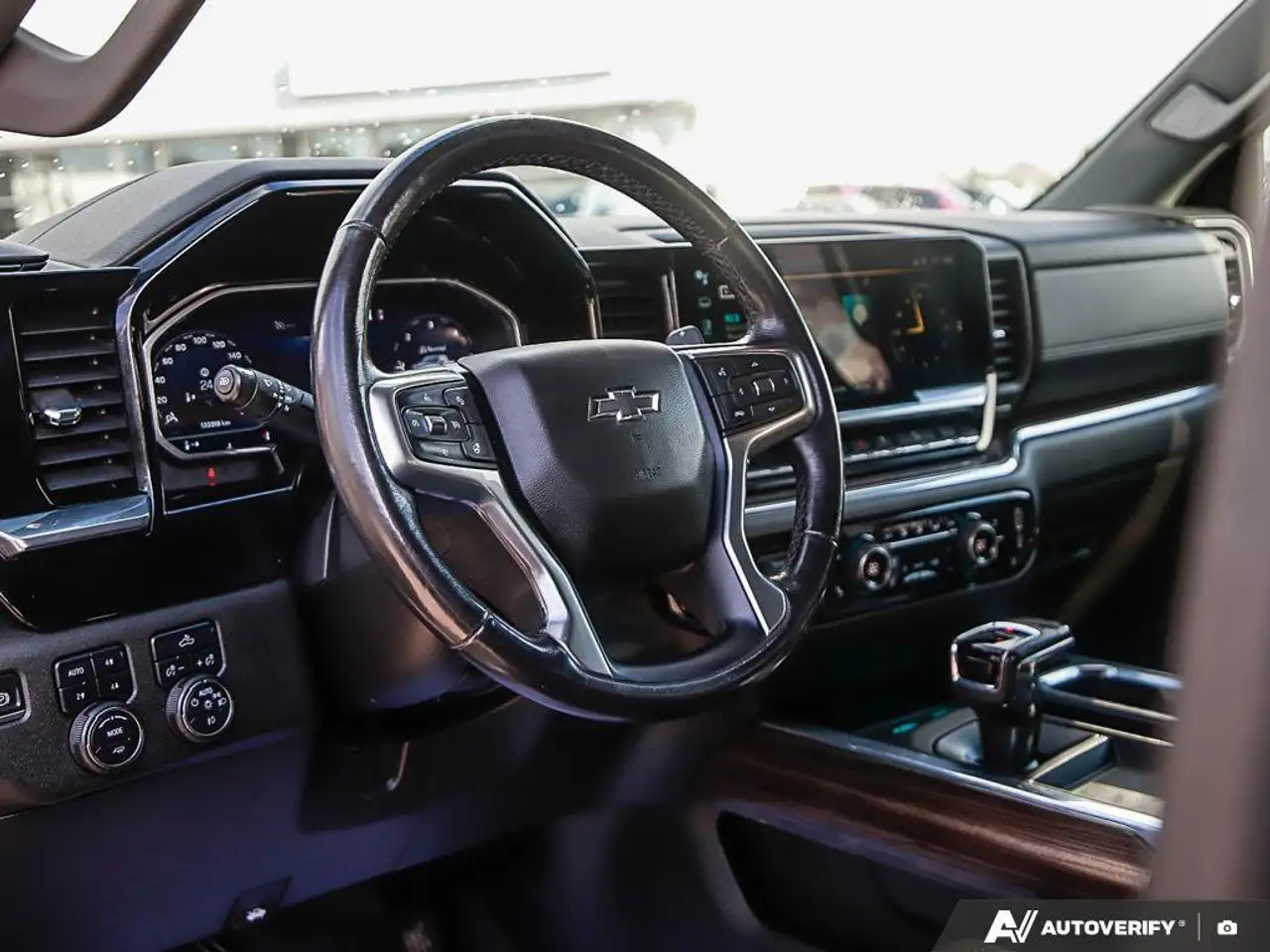 Chevrolet Silverado 1500 - Image 16