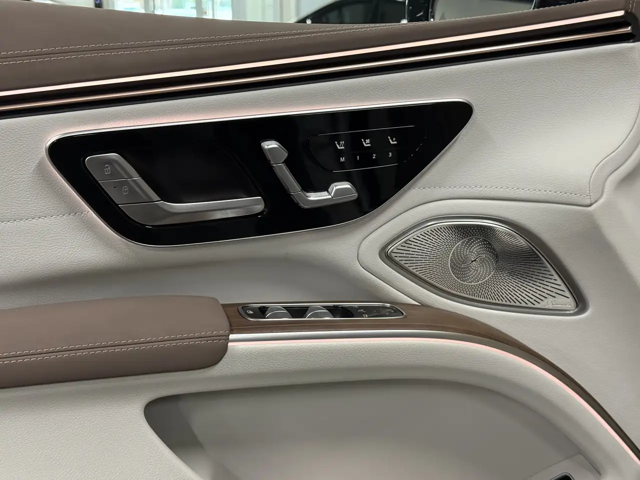 Mercedes-Benz EQS - Image 18