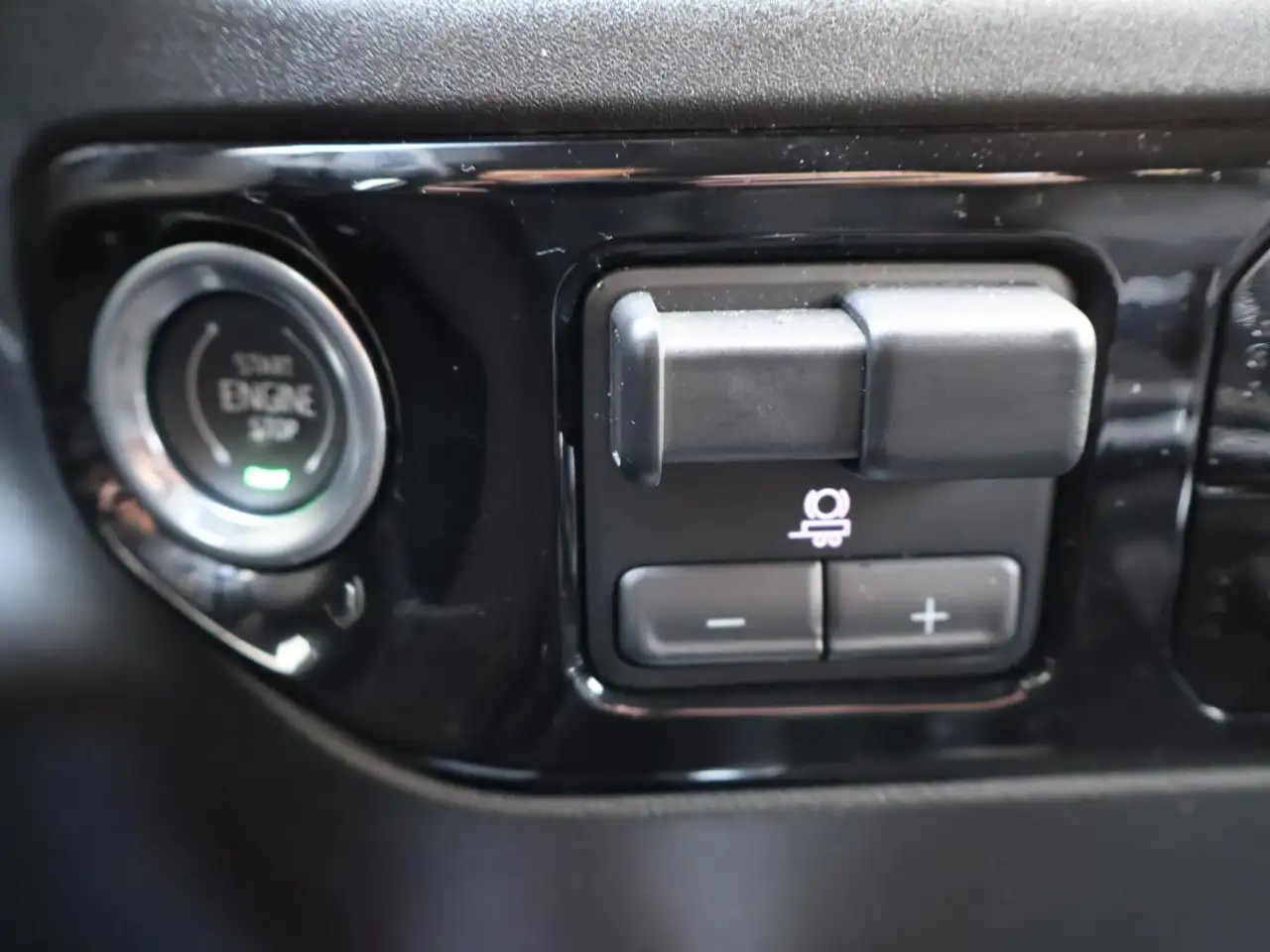 Chevrolet Silverado 1500 - Image 33