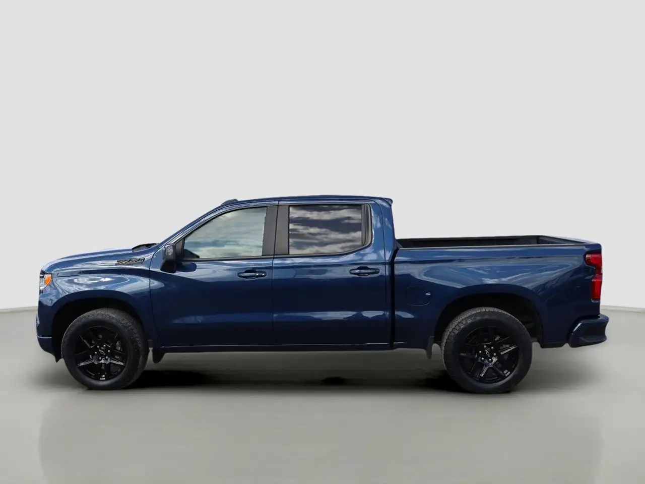Chevrolet Silverado 1500 - Image 2