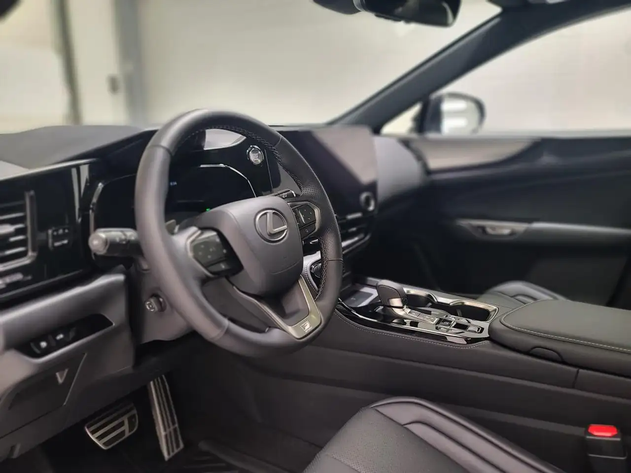Lexus NX 350 - Image 9