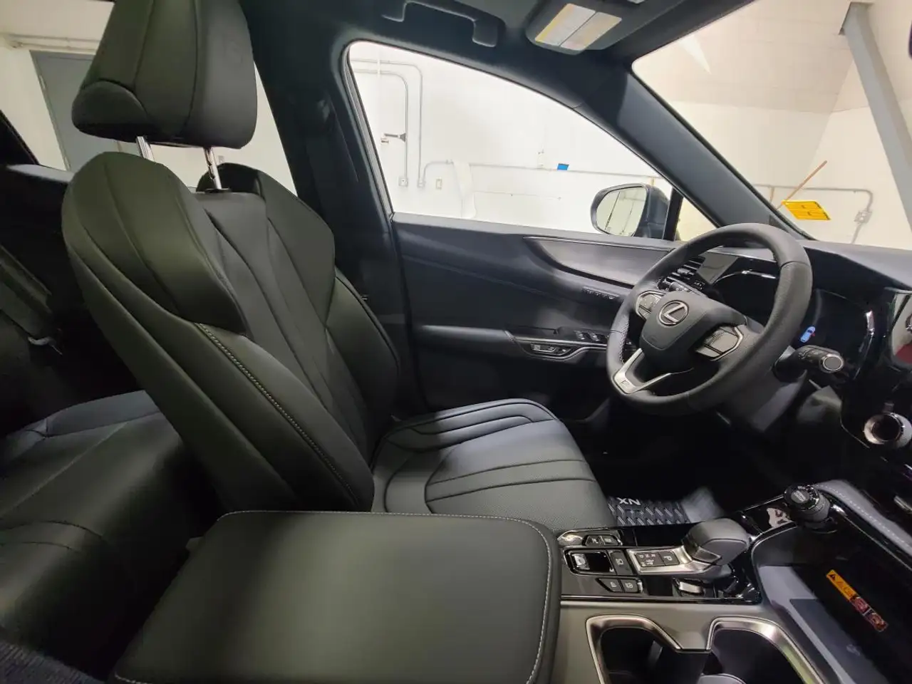 Lexus NX 350 - Image 18