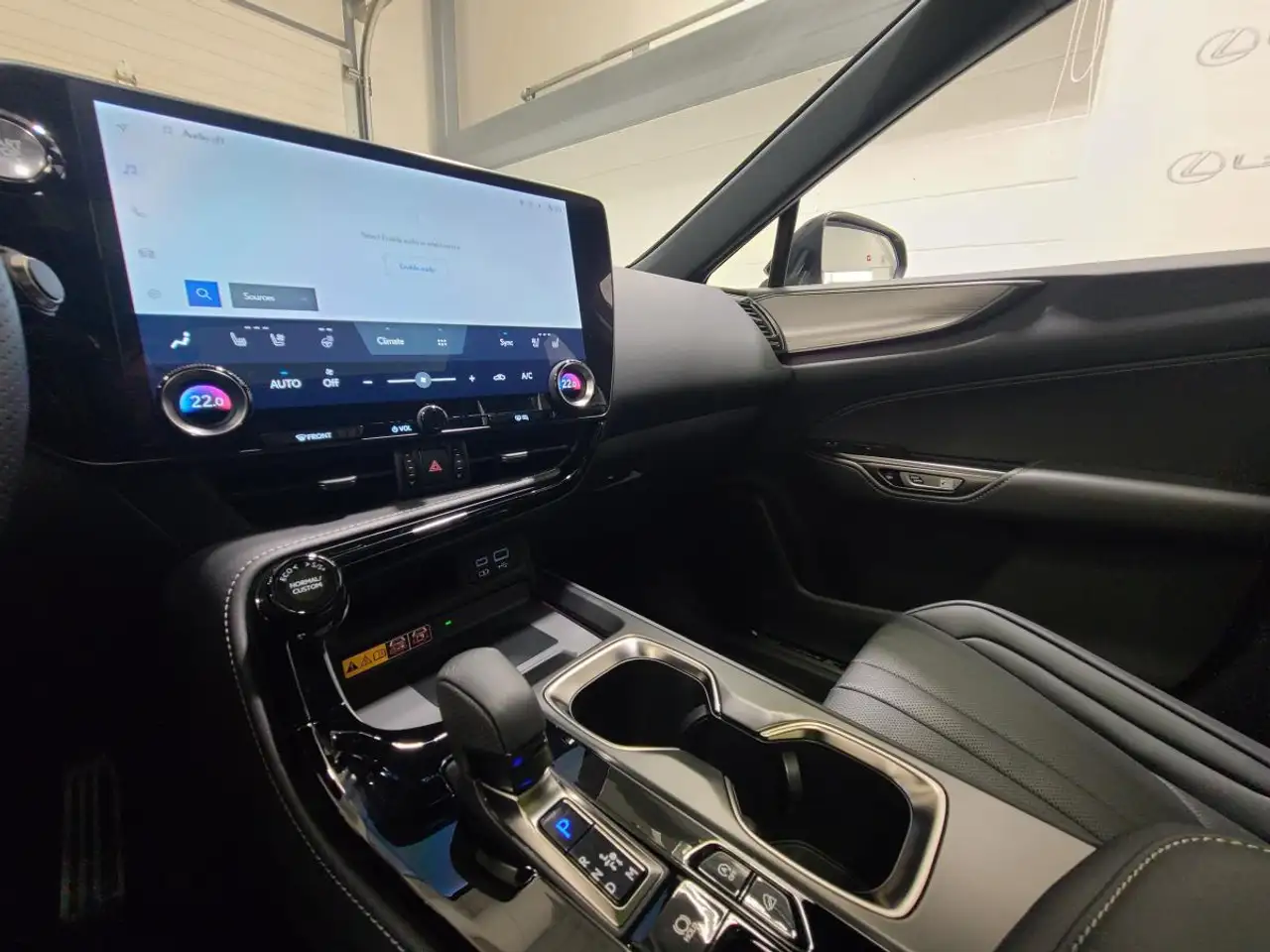 Lexus NX 350 - Image 13