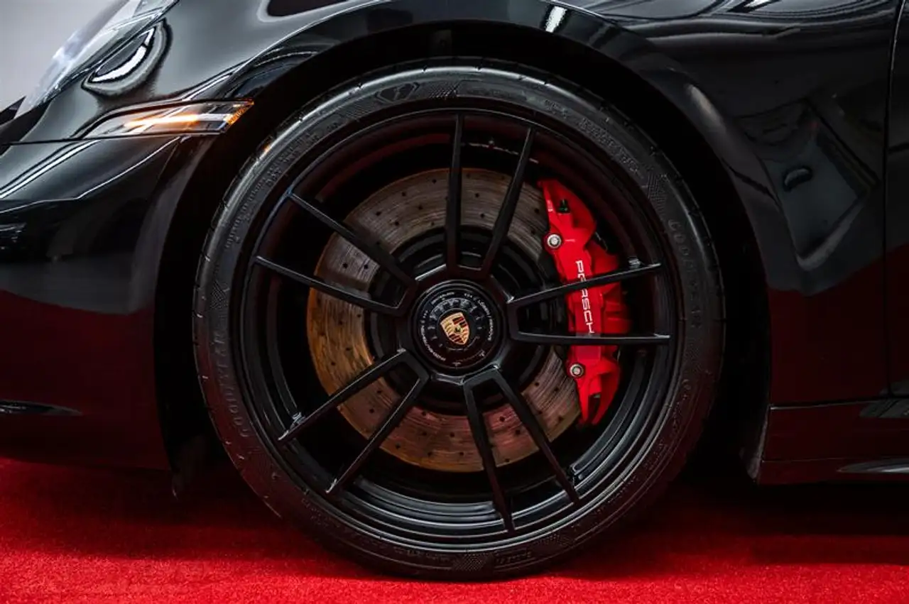 Porsche 911 - Image 29