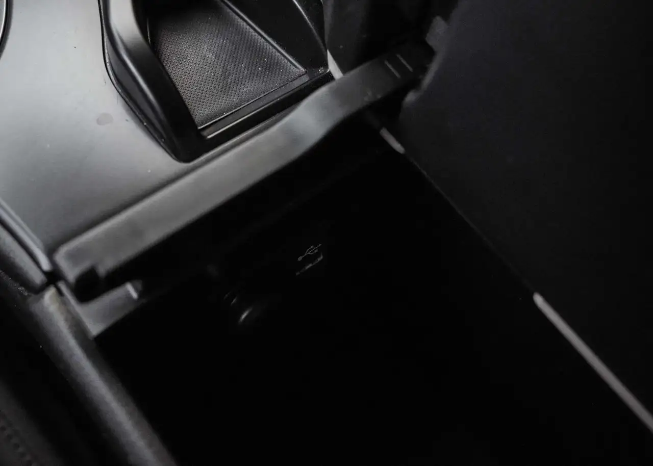 Lexus UX 250h - Image 28