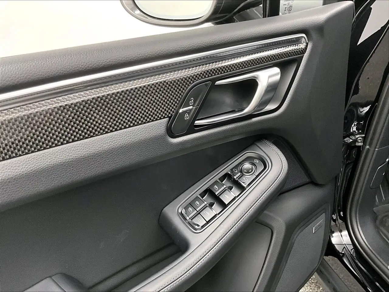 Porsche Macan - Image 18