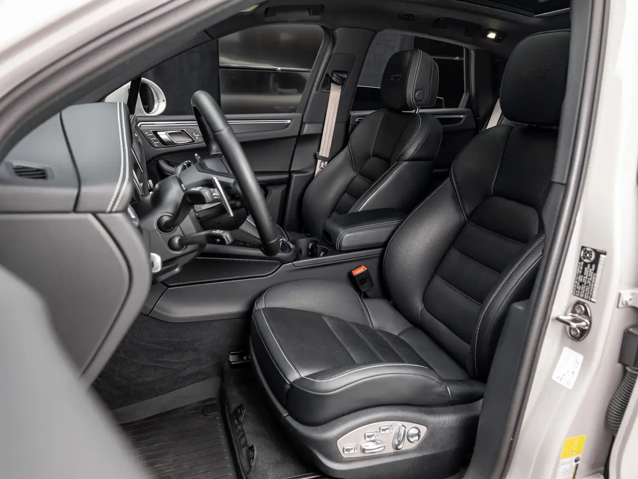 Porsche Macan - Image 20