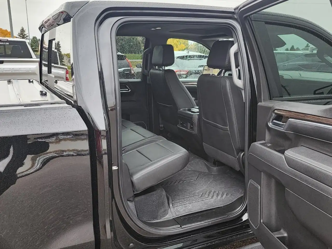Chevrolet Silverado 1500 - Image 18