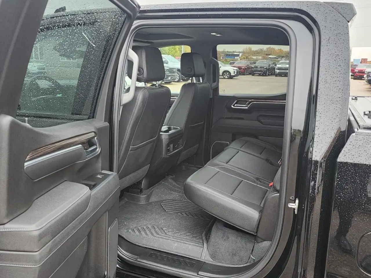 Chevrolet Silverado 1500 - Image 12