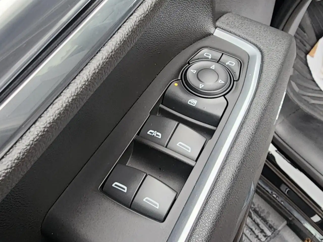 Chevrolet Silverado 1500 - Image 9