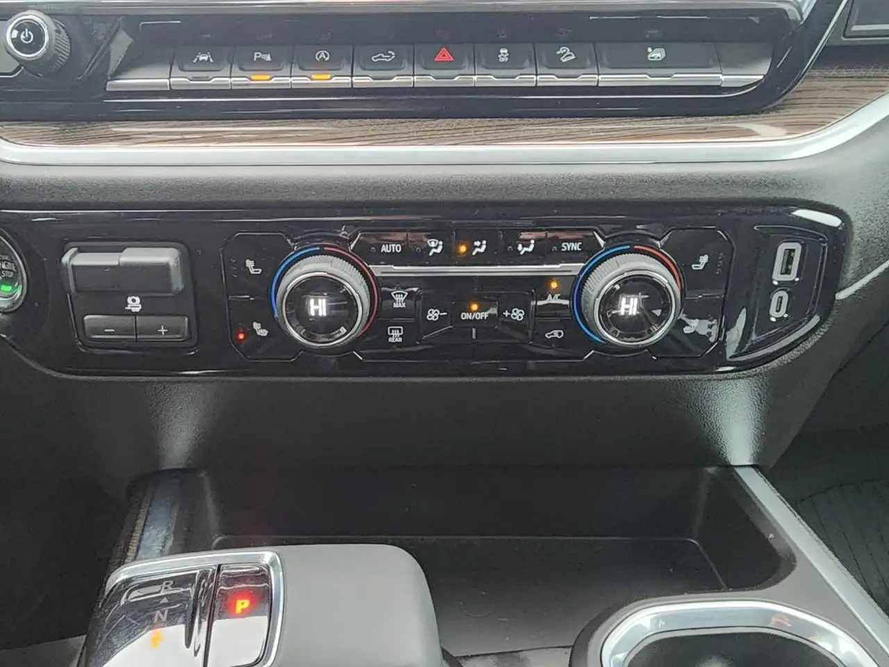Chevrolet Silverado 1500 - Image 35