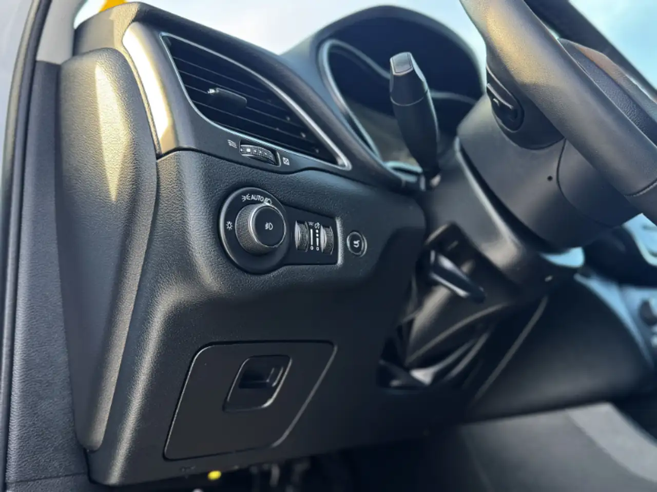 Jeep Cherokee - Image 16