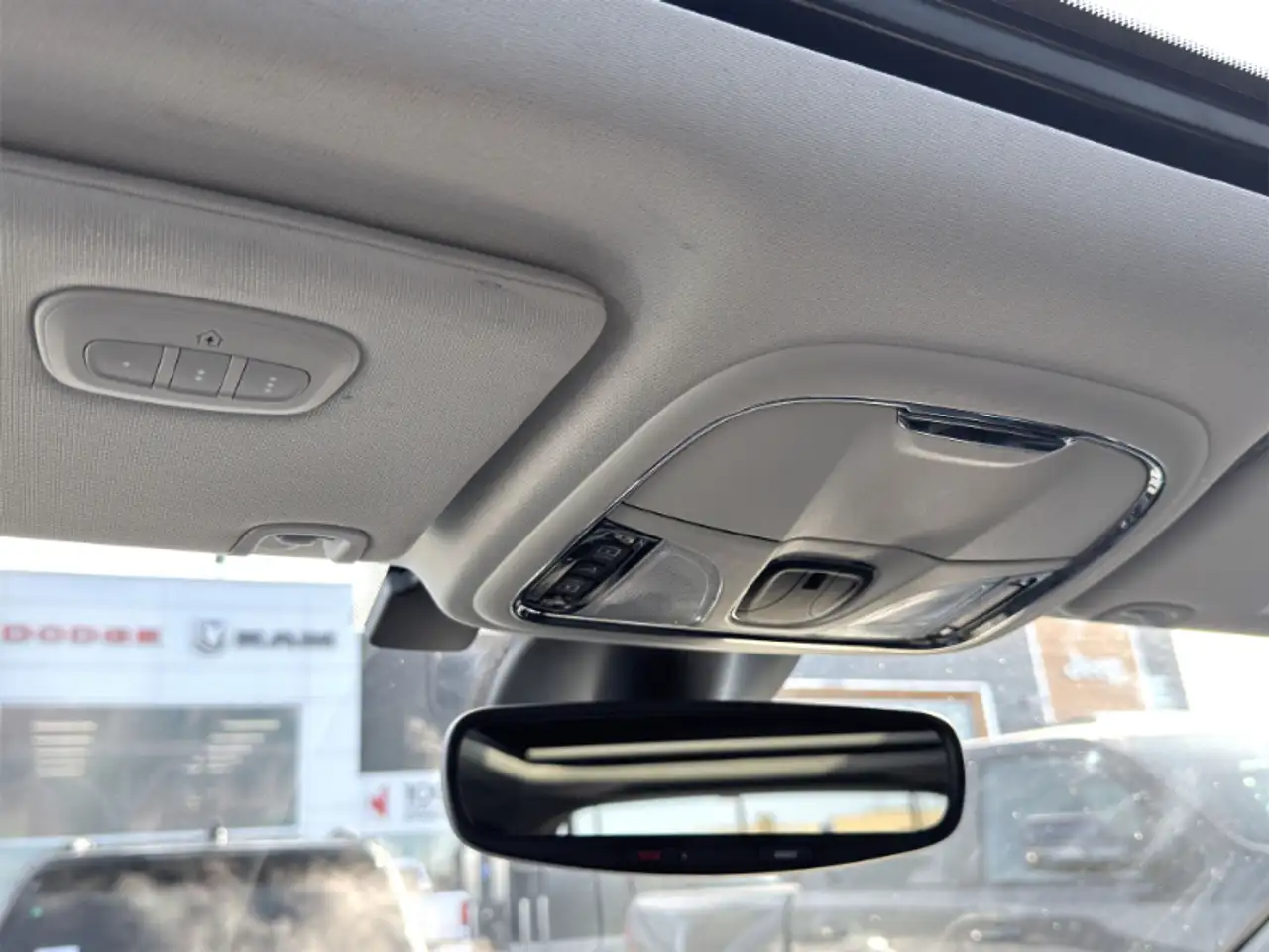 Jeep Cherokee - Image 18