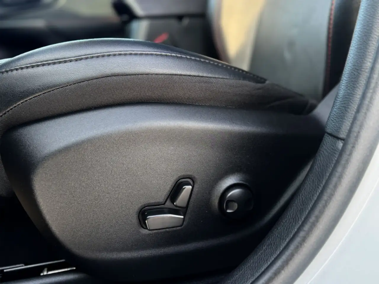 Jeep Cherokee - Image 19