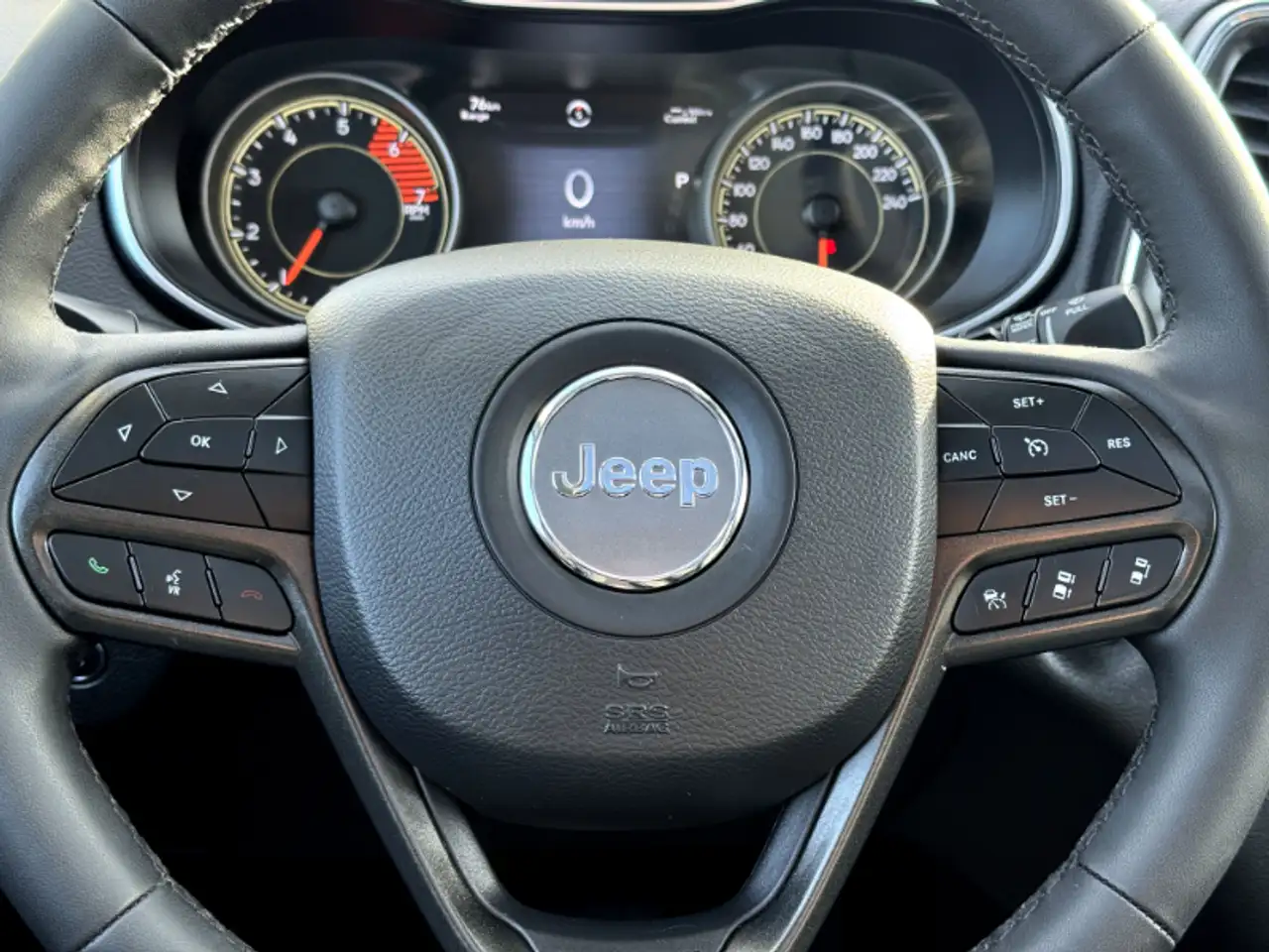 Jeep Cherokee - Image 15