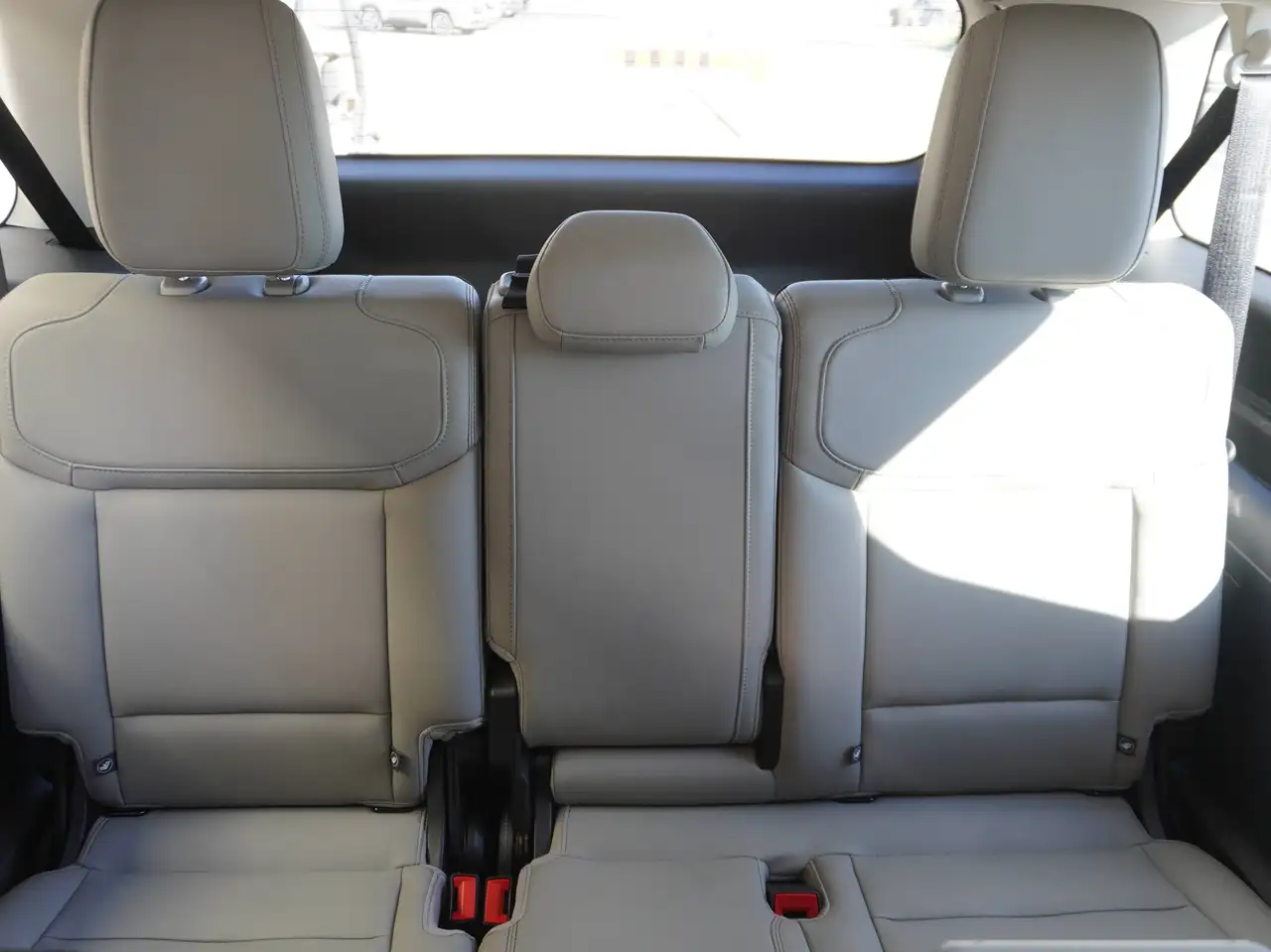 Ford Expedition - Image 39