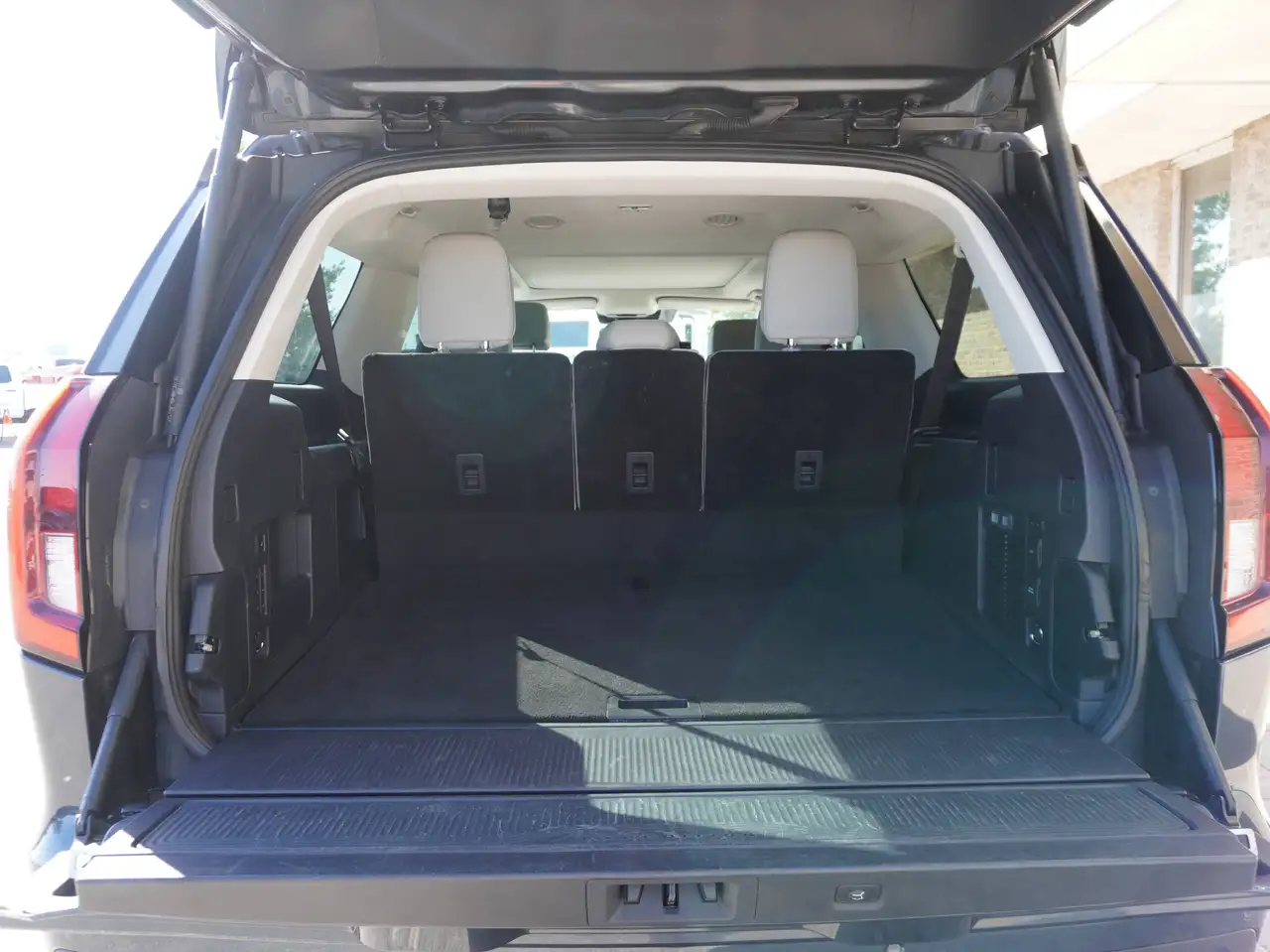 Ford Expedition - Image 44