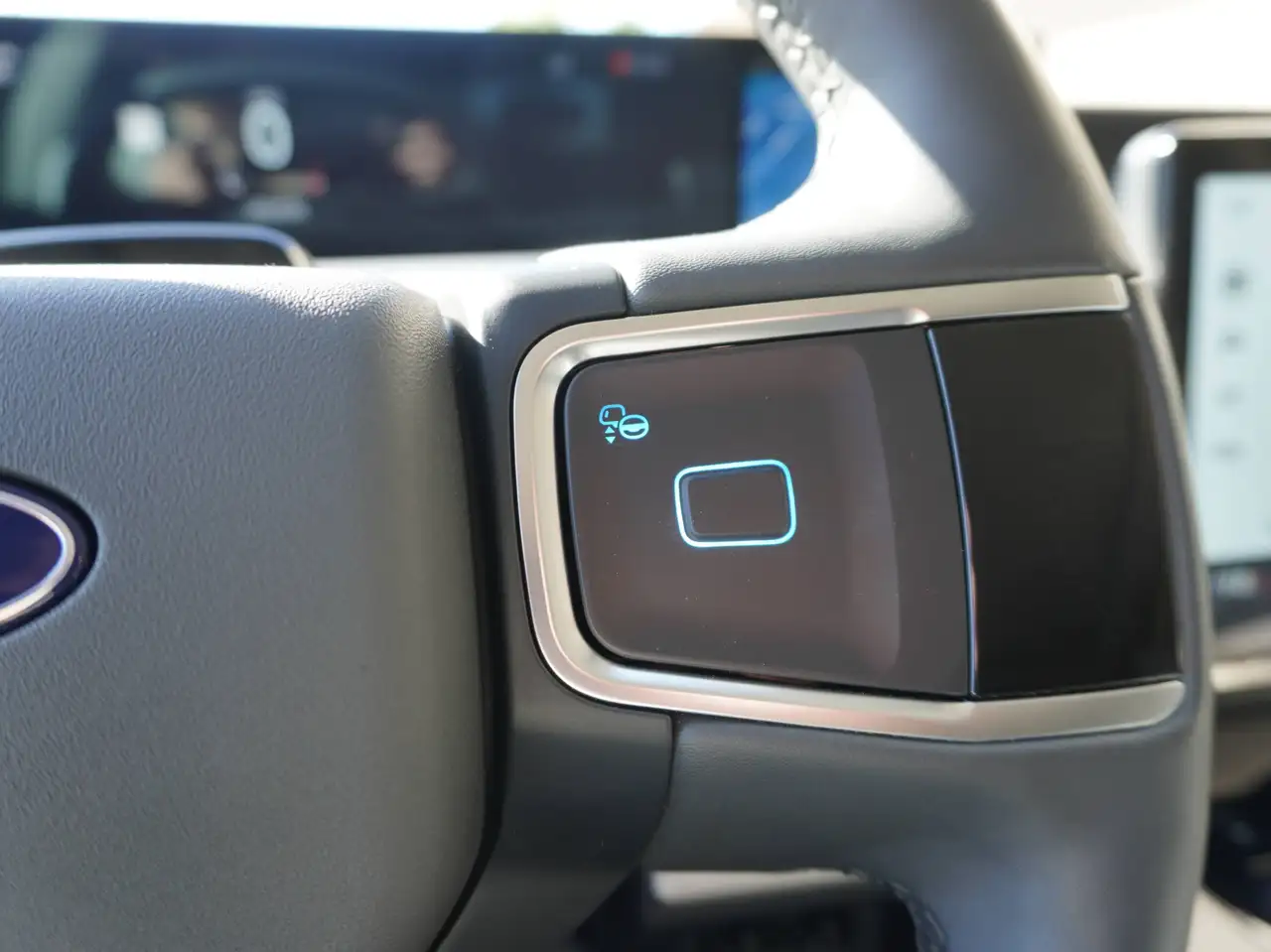 Ford Expedition - Image 22