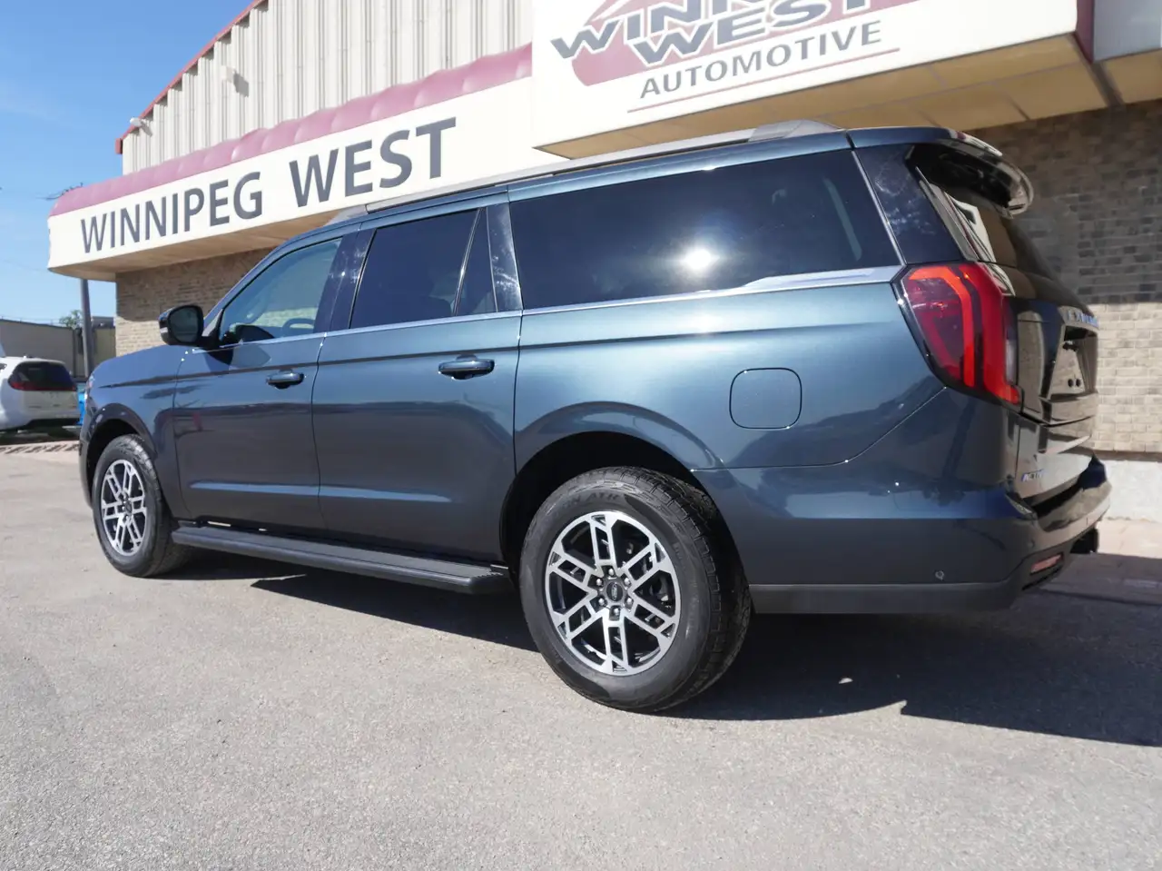 Ford Expedition - Image 10