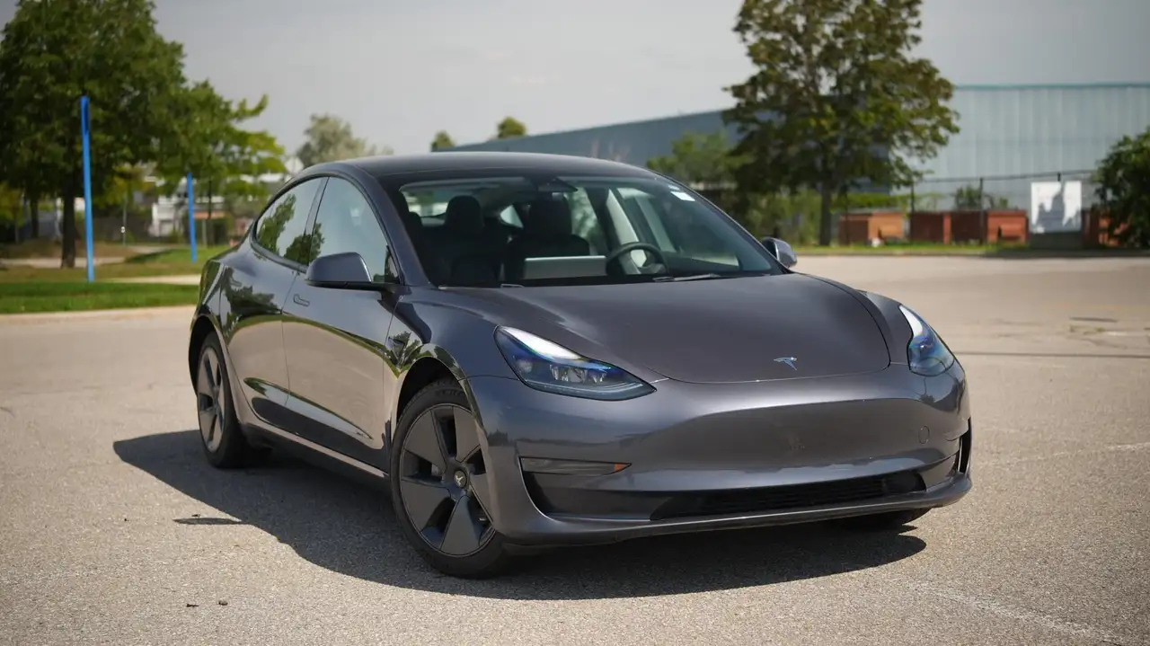 Tesla Model 3 - Image 3