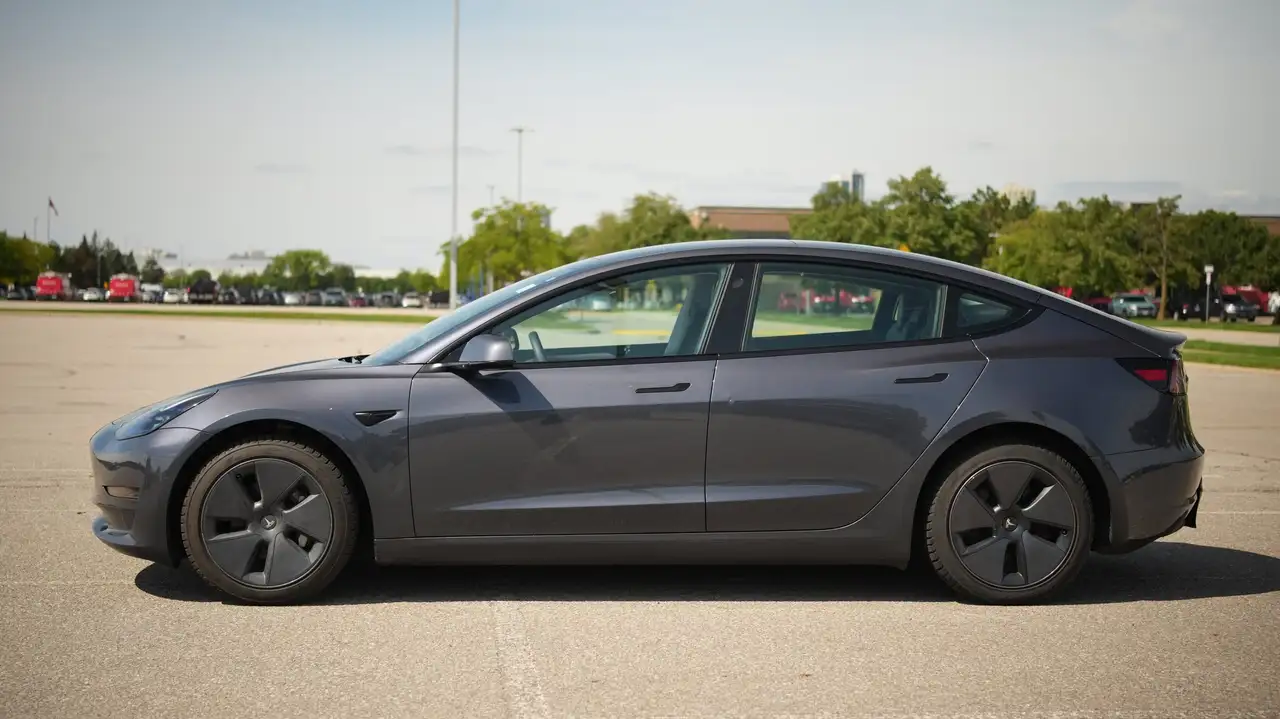 Tesla Model 3 - Image 4