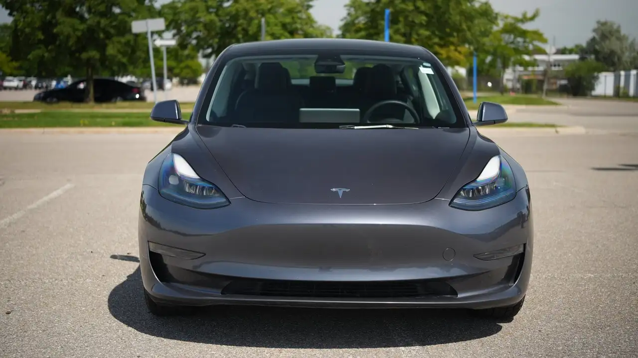 Tesla Model 3 - Image 2