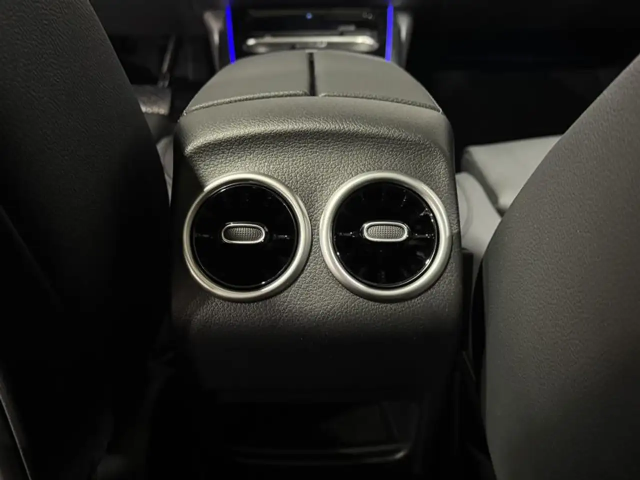 Mercedes-Benz GLA - Image 23