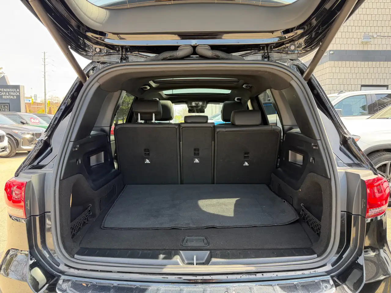 Mercedes-Benz GLB - Image 32