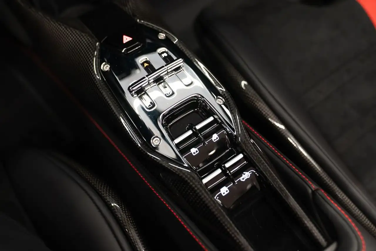Ferrari SF90 Spider - Image 20