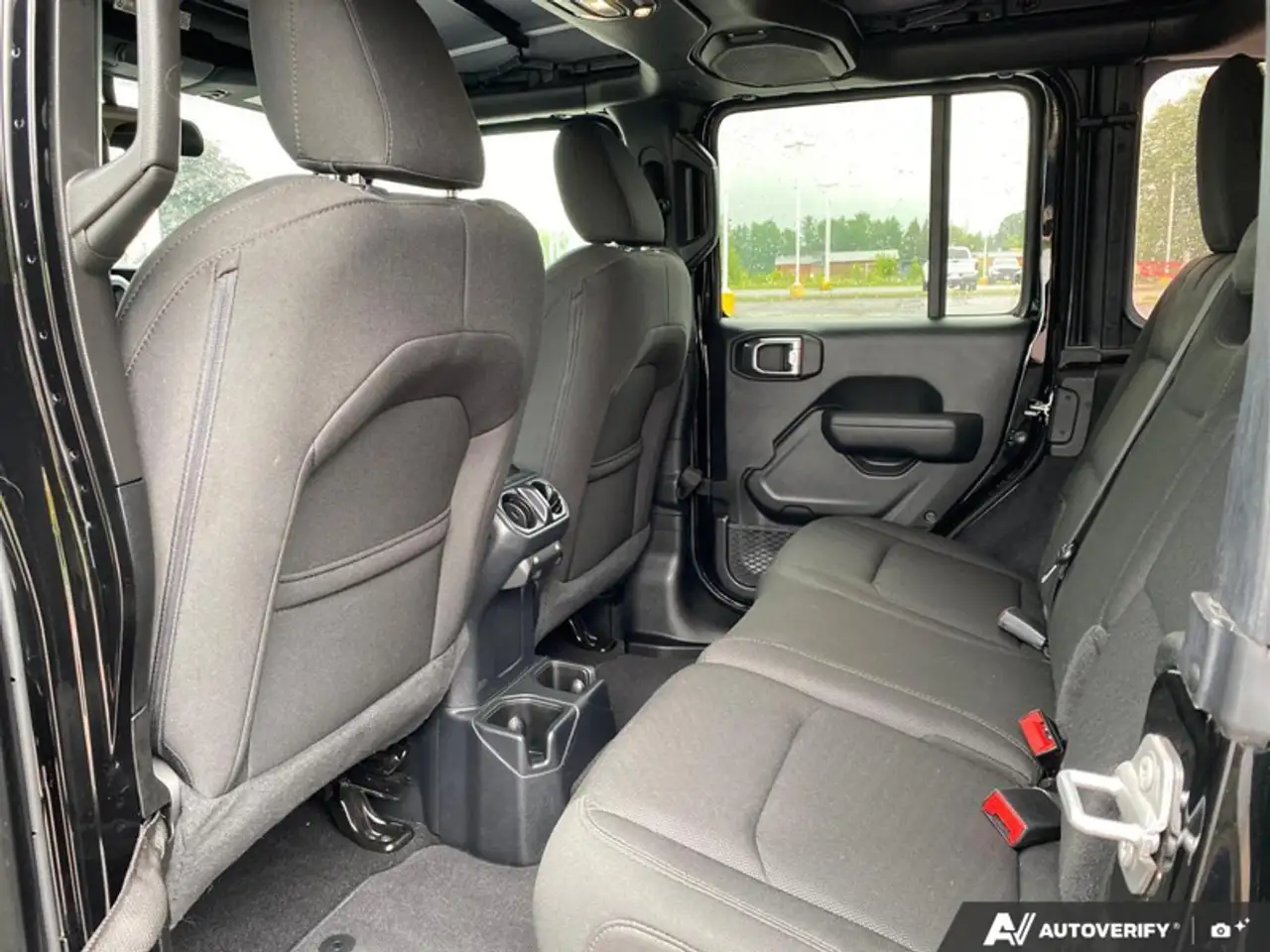 Jeep Wrangler - Image 25